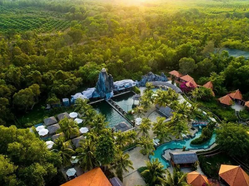 Taxi Bình An Xuyên Mộc đón khách du lịch tại bãi biển Hồ Cốc